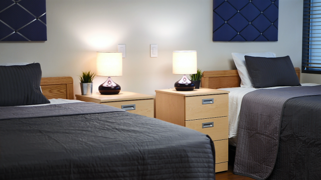 A residential bedroom at ERC Pathlight Chicago