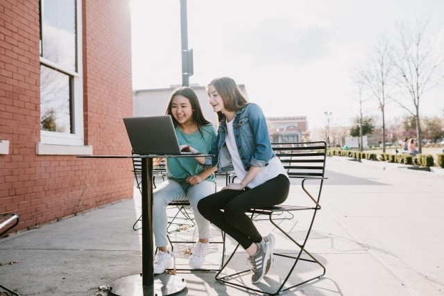 girls on computer
