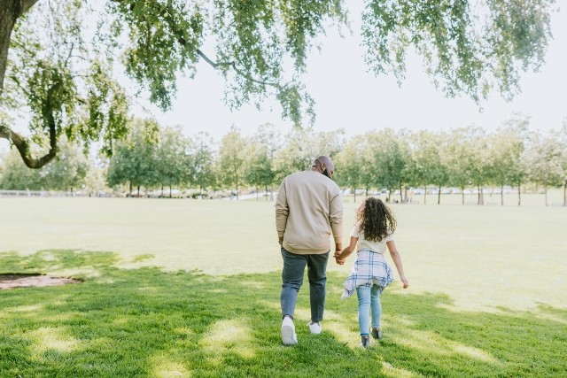 father daughter in park
